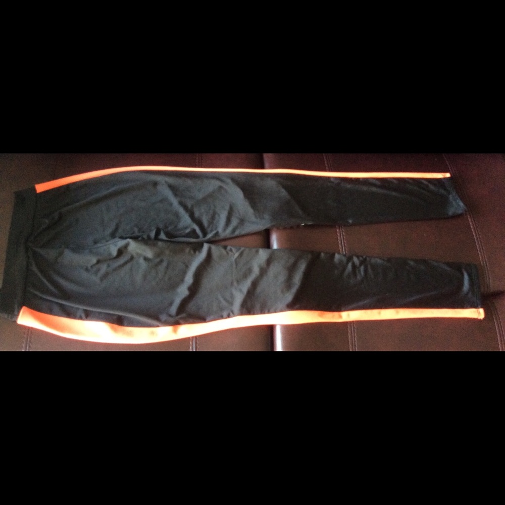 Soft Akira Label Joggers/sweatpants - Picture 6 of 11